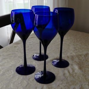 Set of 4 cobalt blue wine glasses